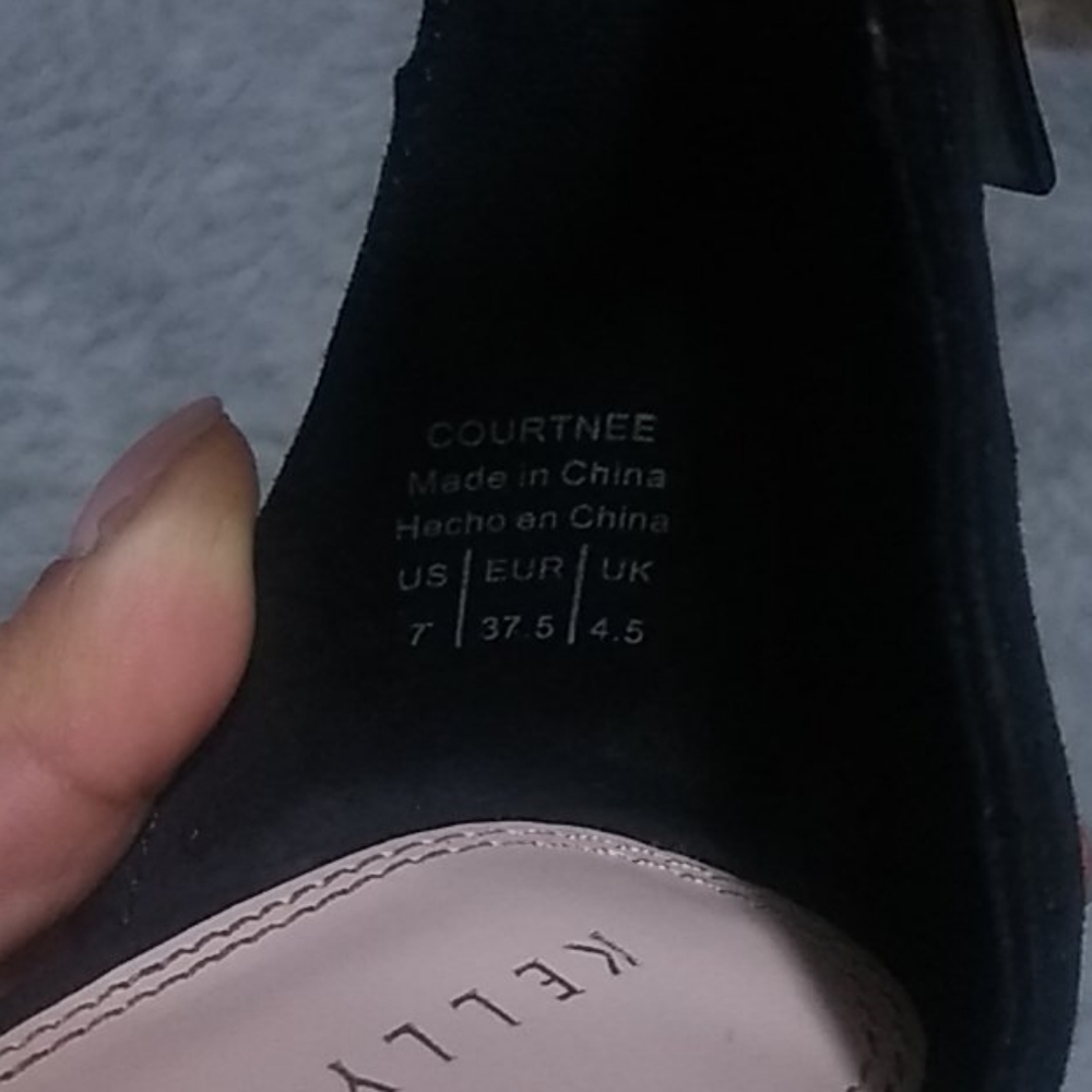 Shoes - Picture 6 of 8